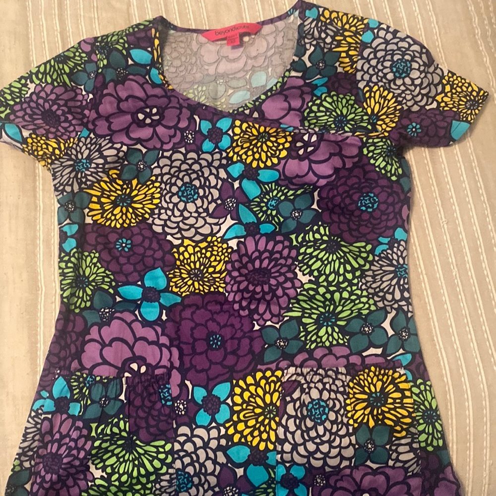 Scrub top